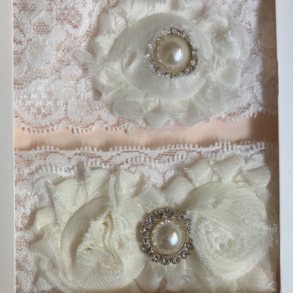 NWT Miss to Mrs Lace Rhinestone Wedding Garter Set of 2 - Picture 3 of 3